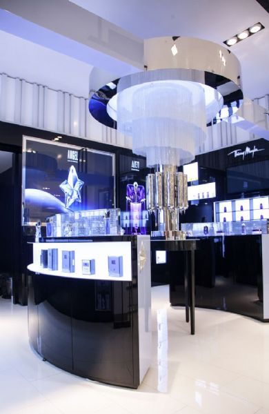MUGLER HUDSONS BAY QUEEN TORONTO