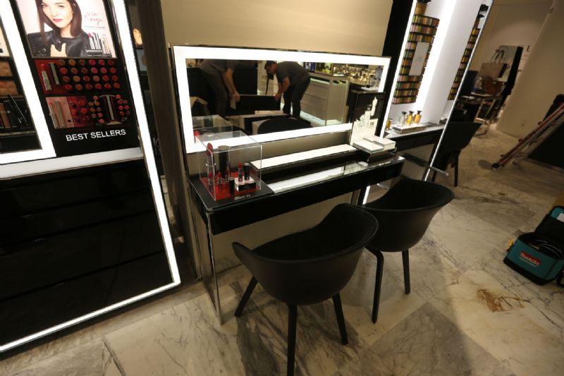 GIVENCHY  DE BIJENKORF AMSTERDAM