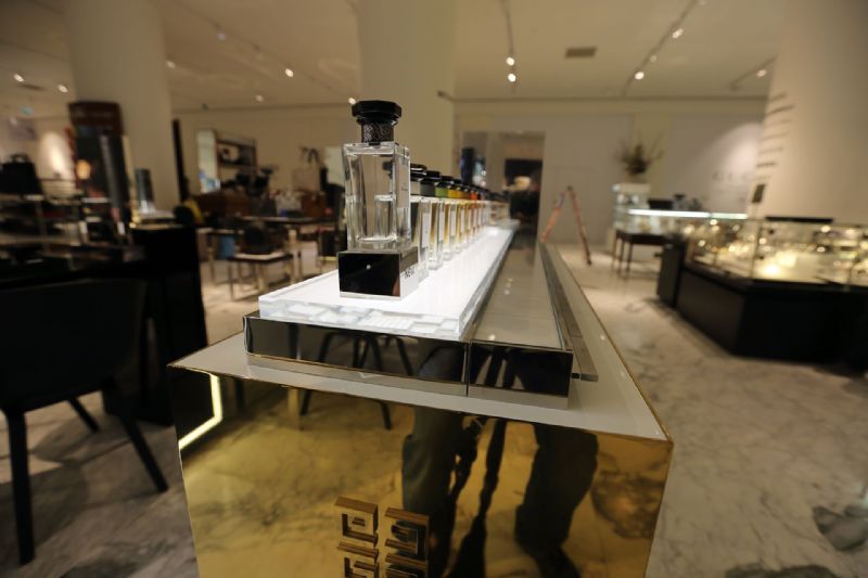 GIVENCHY  DE BIJENKORF AMSTERDAM