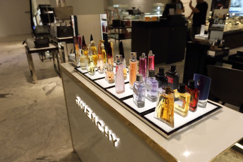 GIVENCHY  DE BIJENKORF AMSTERDAM